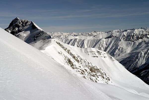 Follow in the footsteps of a meteorologist and observe the snow...